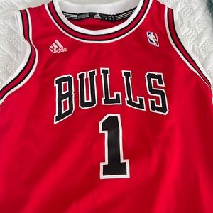 Chicago Bulls jersey. Youth medium. Rose on back